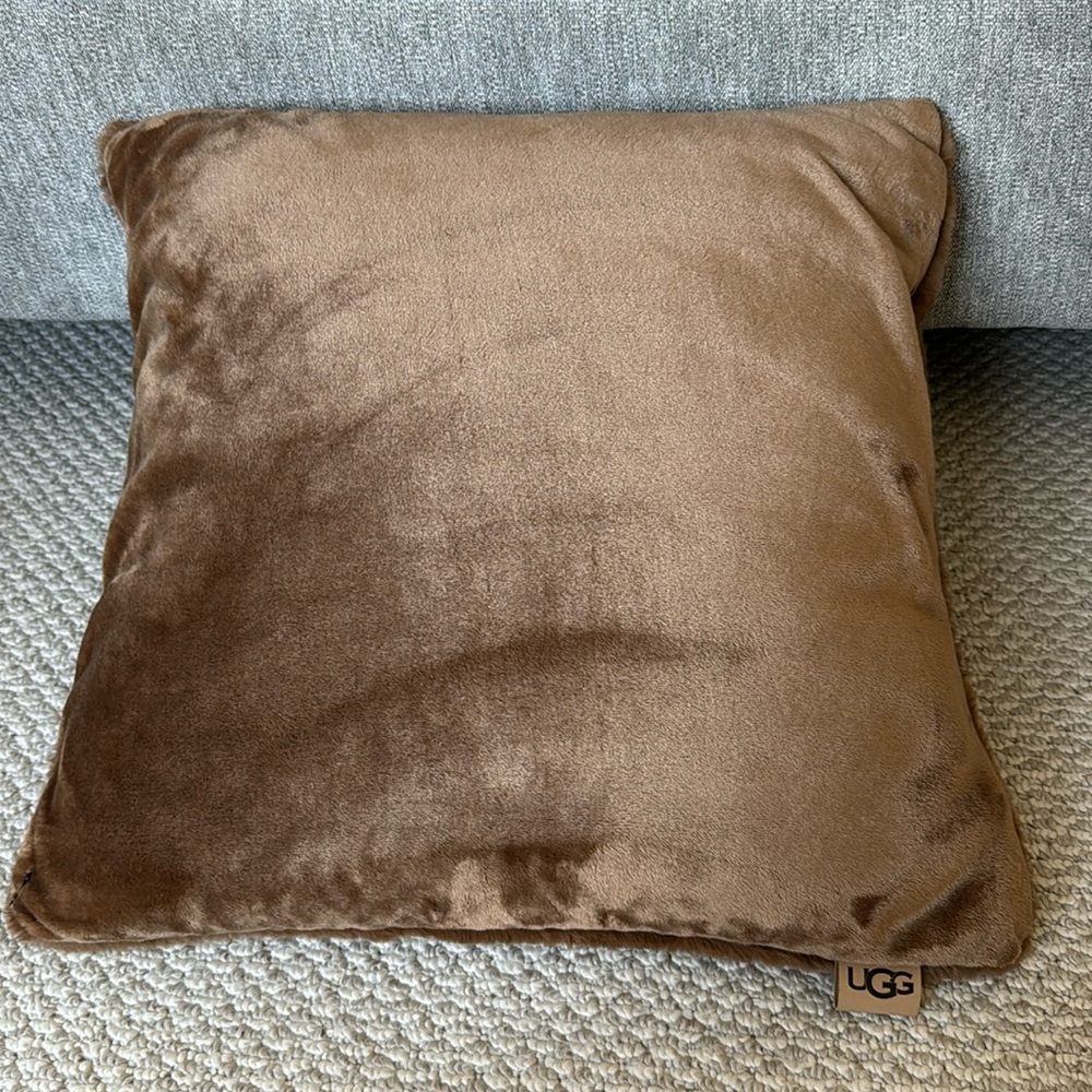 UGG PILLOW
